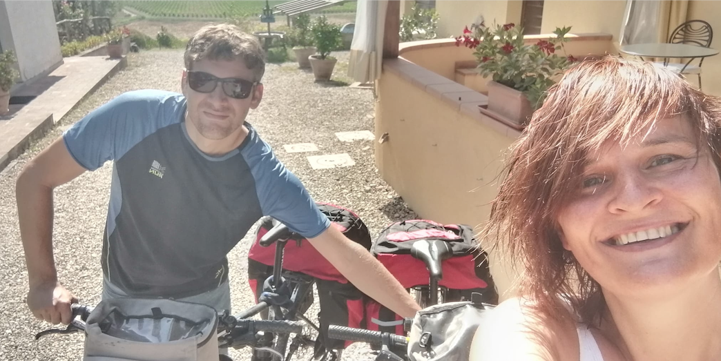 Lies & Bob during a very HOT bike tour Pisa > Firenze